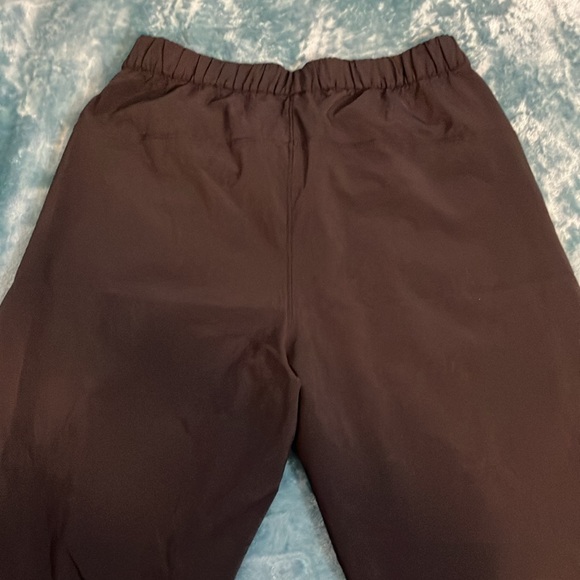 Lululemon Black Size 6 Joggers - 7/8 length - Picture 4 of 7